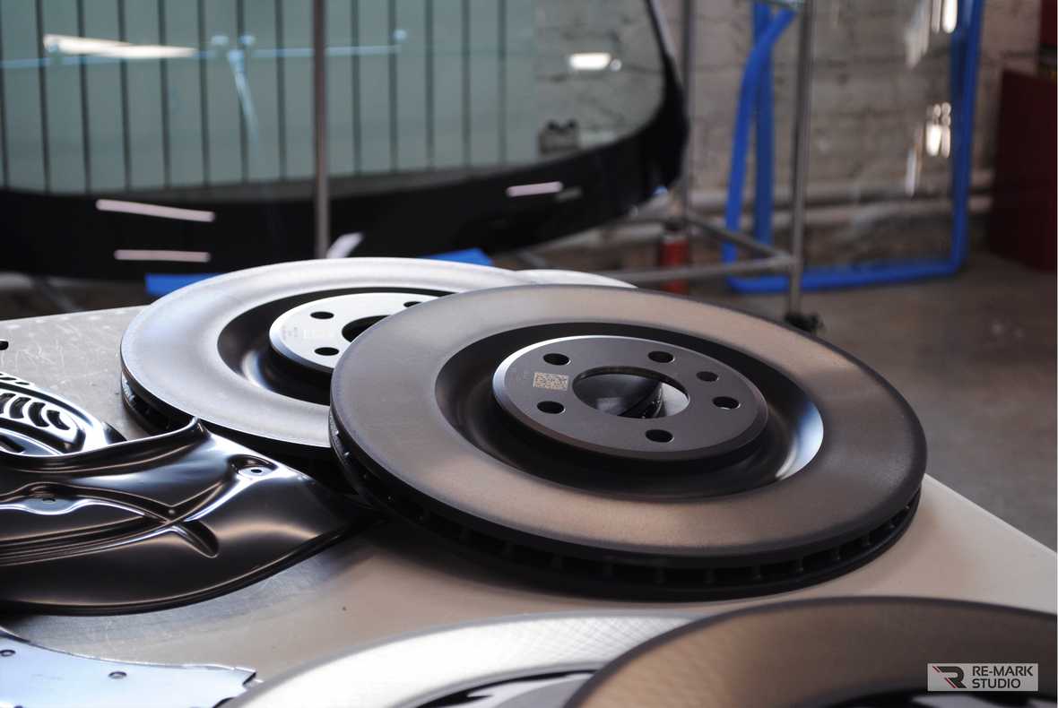 Как выглядят вентилируемые тормозные диски Audi SQ7