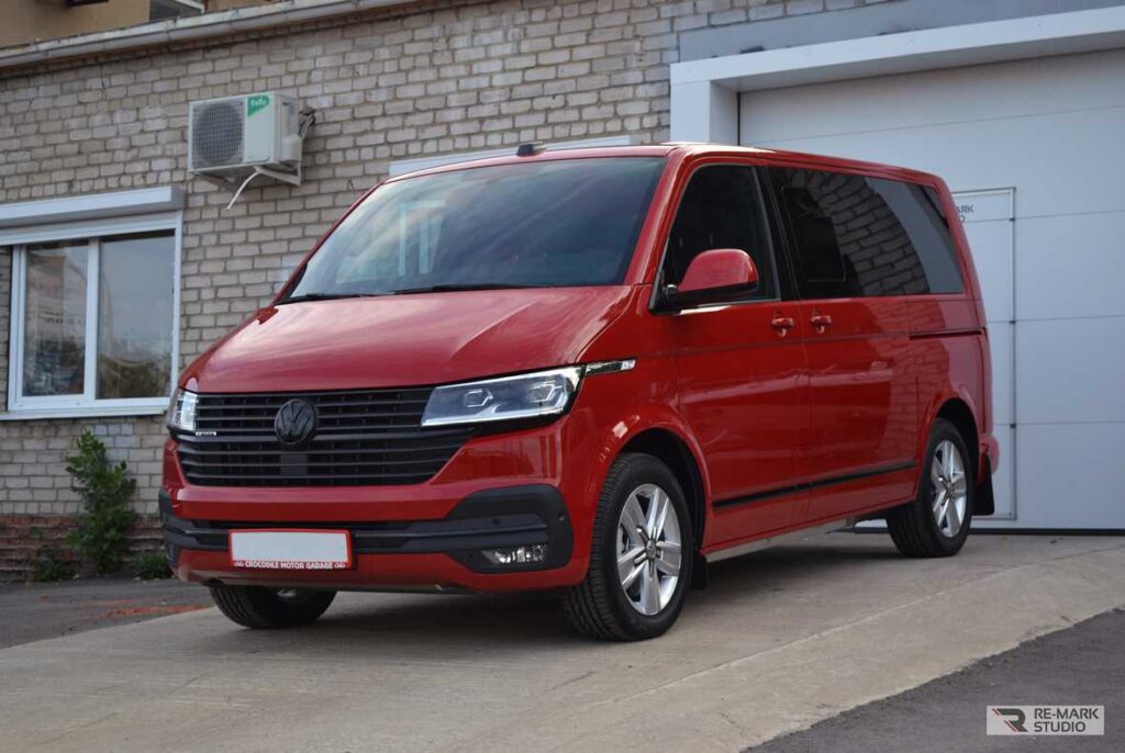 Установка антигравийной защиты PremiumShield на Volkswagen Multivan. Полная оклейка с бронированием крыши. 2020-ый год.